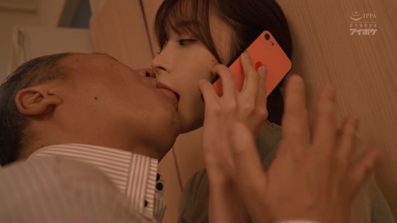 近期開始關注豐滿熟女體型的媳婦媽媽害羞的樣子，讓我勃起